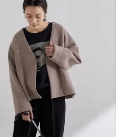 アダムエロペ　ノーカラー　リブボンディングブルゾン　ジャケット ベージュブラウン