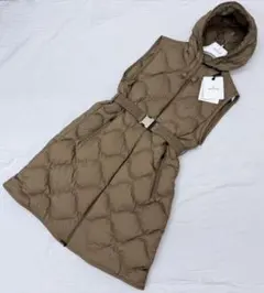 新品タグ付き モンクレール LIVECHE GILET ダウン フード ベストのサムネイル