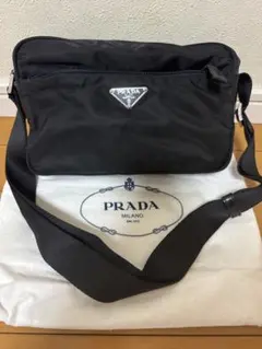 プラダ　カメラバッグ　ショルダーバッグ　ナイロン　三角ロゴプレート