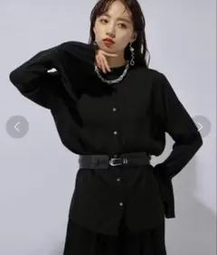 プリーツシャツ