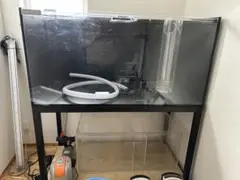 アクリル水槽 2面ブラック W1200 D600 H450 発送可能　カンテツ アクリル水槽 W1200 D600 H450 二面黒 ワンオフ 佐川急便発送