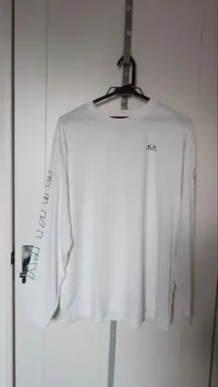 OAKLEY ホワイト ロングスリーブ Tシャツ