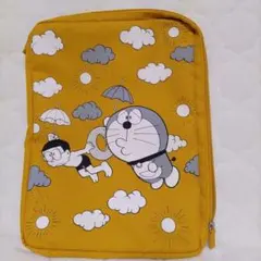 ドラえもん フラットケース ポーチ 黄色