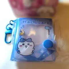 ちいかわ　ミニコレクトブックキーホルダー①　ライトブルー　ハチワレ