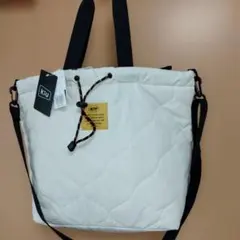 未使用✮KiU キルティングパデットトートバッグ　2WAY　アイボリー
