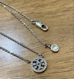 【本物】Tory Burch ロゴ ネックレス シルバーカラーのサムネイル