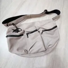 MARY QUANT エポビジューデイジーポイント ボディバッグ グレージュ