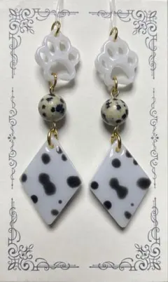 しっぽゆらゆら♡天然石 立体 ぶち猫風 にゃんこ ピアス/イヤリング