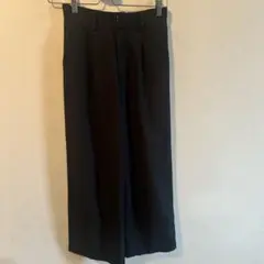 黒 スラックス センタープレス