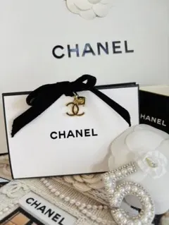 CHANEL 2023ノベルティチャーム　ギフトボックス付き