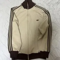 アディダス トラックジャケット ジャージ ベージュ ブラウン デサント