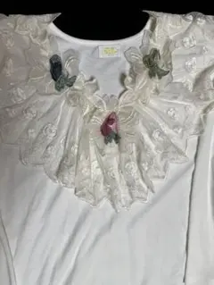 【美品】トップス　長袖　白　ホワイト　レース　フリル　肌触りの良い