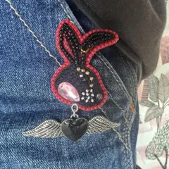 ビーズ刺繍ブローチ♡ブラックラビット♡ハンドメイド