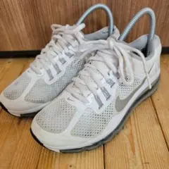 Nike ホワイト ランニングシューズ