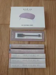 3COINS and us LED NAIL LIGHT ジェルネイルセットのサムネイル