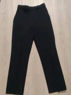 ユニクロ　黒のスリムパンツSサイズ