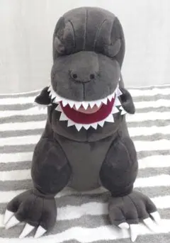 ムービーモンスターシリーズ シン・ゴジラ ソフビ ＋ メガジャンボぬいぐるみ Amazon.co.jp: シン・ゴジラ 第2形態 メガジャンボぬいぐるみ