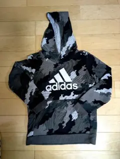 adidas 迷彩柄 フード付きトレーナー 150cm