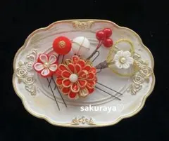 【427】つまみ細工髪飾り　卒業式袴　成人式　七五三詣 ひな祭り白赤金ちょい足し