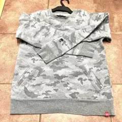 ボクシングメーカーで有名なEVERLAST 迷彩柄トレーナー　Ｓ