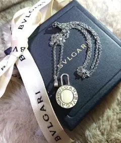 【正規 未使用】BVLGARI ロゴ刻印 黒×金チャーム/3㎜ネックレスチェーン BVLGARI - 【正規 未使用】BVLGARI ロゴ刻印パドロックチャーム