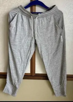 グレー ジョガーパンツ