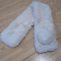 クリーム色 ポンポン付きファーマフラー