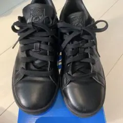 adidasスニーカー