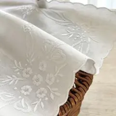 マイセンクロス　麻刺繍　ホワイトテーブルクロス　ランチョンマットmeissen 刺繍 リネン ランチョンマット 敷物 テーブルクロス センター 私の部屋