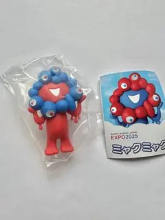 ガチャ ミャクミャク フィギュア リバースカラー 立ち姿 万博