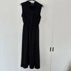 ノースリーブ黒ロングワンピース