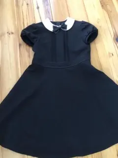 黒いワンピース 白い襟とリボン付き　130