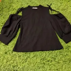 about une face ブラックトップス