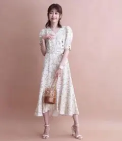 アプワイザーリッシェ ギャザースリーブフラワーワンピース サイズ1