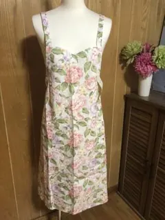 ヴァレンティノ・ガラヴァーニ可愛い❣️花柄エプロン