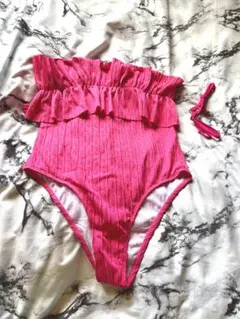 ピンク フリル付き ワンピース水着 ストラップ付き