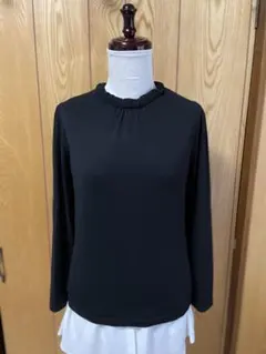 お値下avoir de la classeフリルネックバックボタン長袖トップス黒