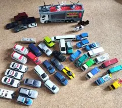 トミカ　ミニカーセット 前部で48台 パトカー 救急車 トラック