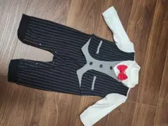 タキシード風ベビーロンパース 赤い蝶ネクタイ付き