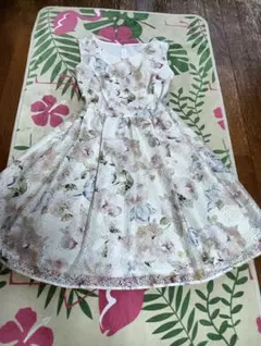 花柄刺繍 ノースリーブ ひざ丈ワンピース - メルカリ