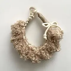 【ハンドメイド商品】スマホハンドストラップ ベージュ ファー パラコード