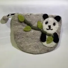 パンダ刺繍フェルトポーチ