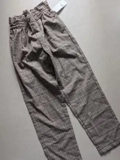 新品　ジーユー　イージーテーパードパンツ　140 ブラウンのサムネイル