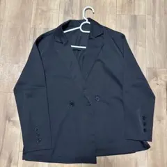 黒のテーラードジャケット