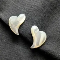 Item thumbnail for item 4102502a-0c5b-40fa-82be-70b47e6f7875