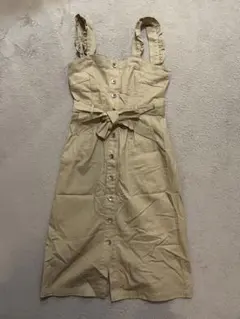 ベージュ ボタン付き ミディドレスのサムネイル
