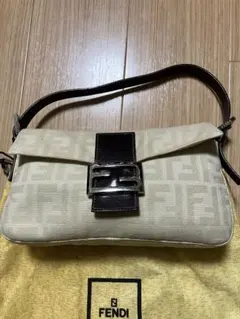 FENDI ベージュ ハンドバッグ　ズッカ柄　マンマバケット