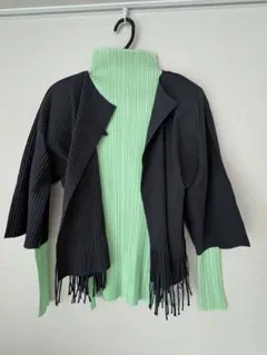 【タグ付き】me ISSEY MIYAKE フリンジ プリーツ カーディガンのサムネイル