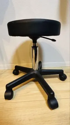 黒い合成皮革オフィスチェア 高さ調節可