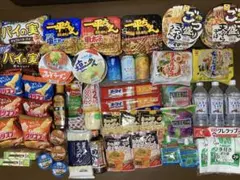 カップ麺、パスタ、加工品、お菓子他毎日使用する調味料や日用品を詰め合わせのサムネイル
